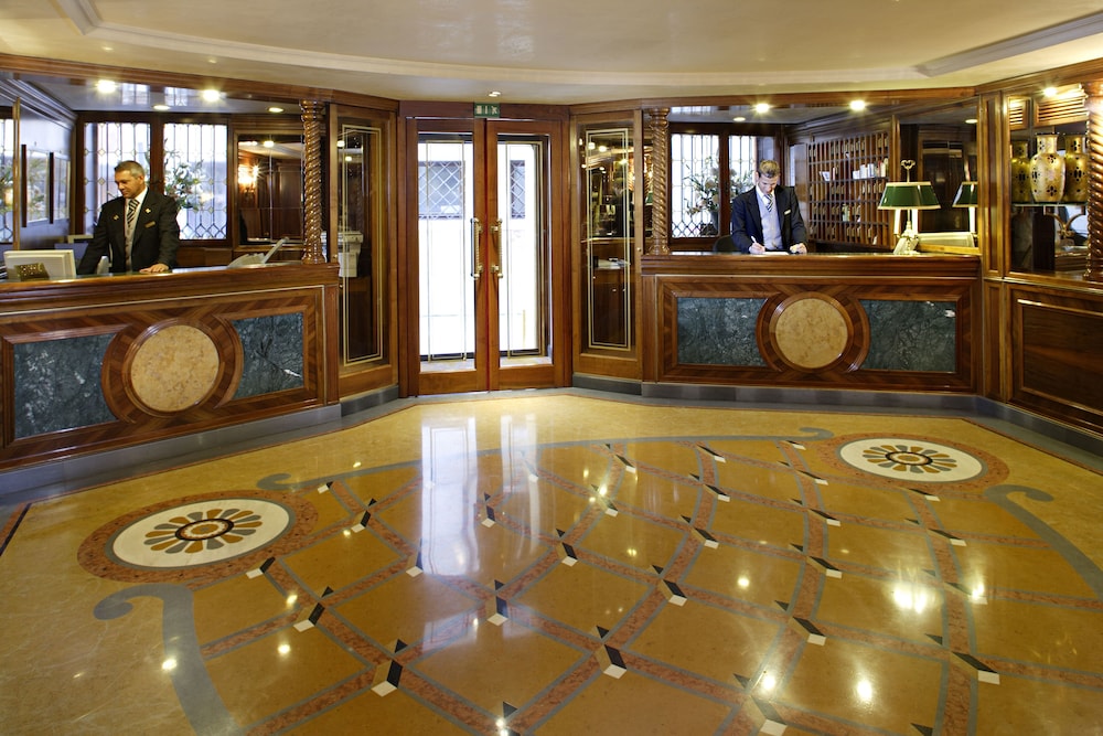 Kette Hotel — Hotel building in Venice, Veneto