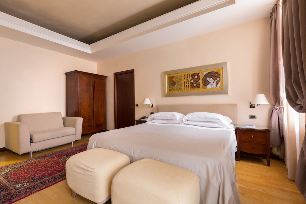 Liassidi Palace Hotel — Hotel rooms in Venice, Veneto