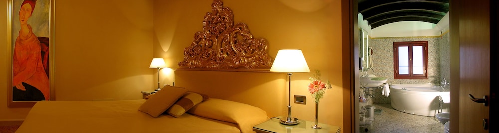 Liassidi Palace Hotel — Hotel rooms in Venice, Veneto