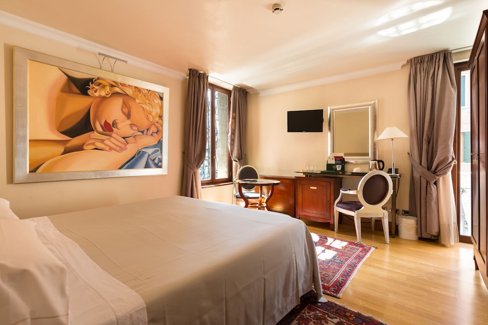 Liassidi Palace Hotel — Hotel rooms in Venice, Veneto