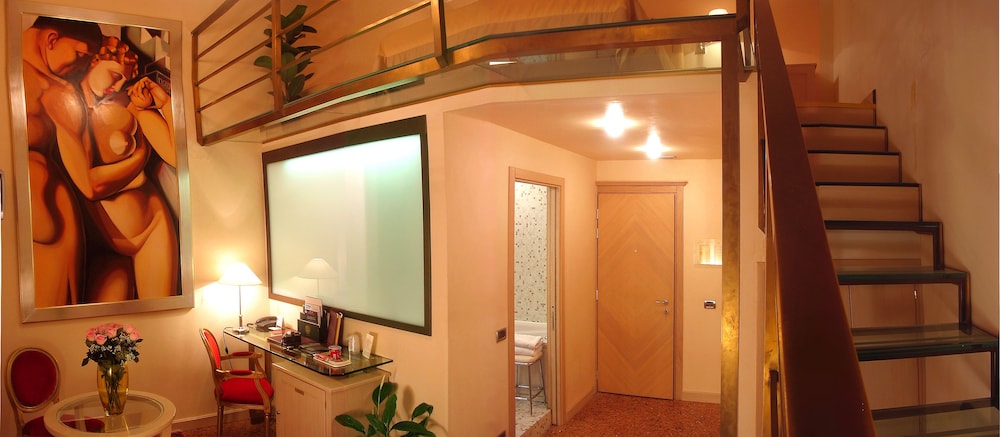 Liassidi Palace Hotel — Hotel rooms in Venice, Veneto