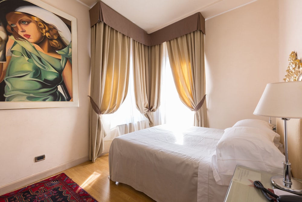 Liassidi Palace Hotel — Hotel rooms in Venice, Veneto