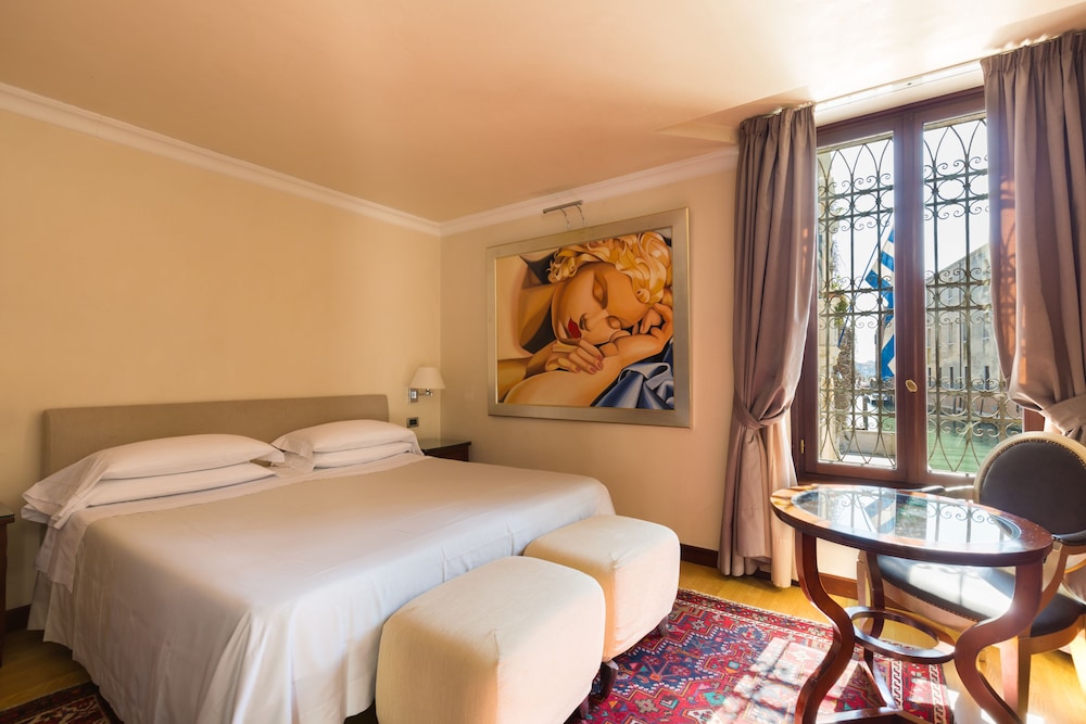 Liassidi Palace Hotel — Hotel rooms in Venice, Veneto