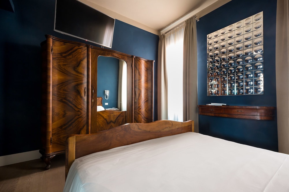 Liassidi Palace Hotel — Hotel rooms in Venice, Veneto