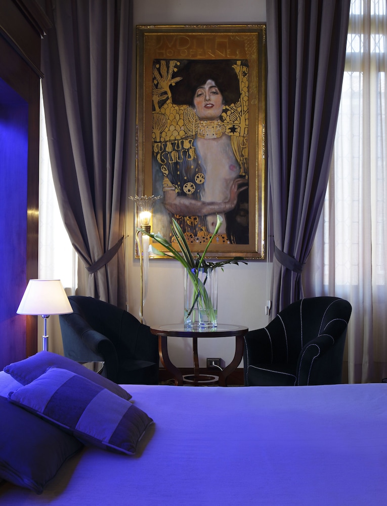 Liassidi Palace Hotel — Hotel rooms in Venice, Veneto
