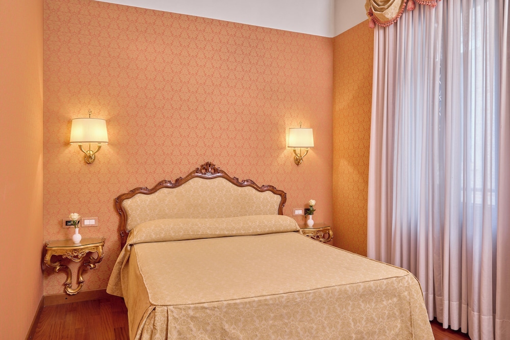Hotel Locanda Vivaldi — Hotel rooms in Venice, Veneto