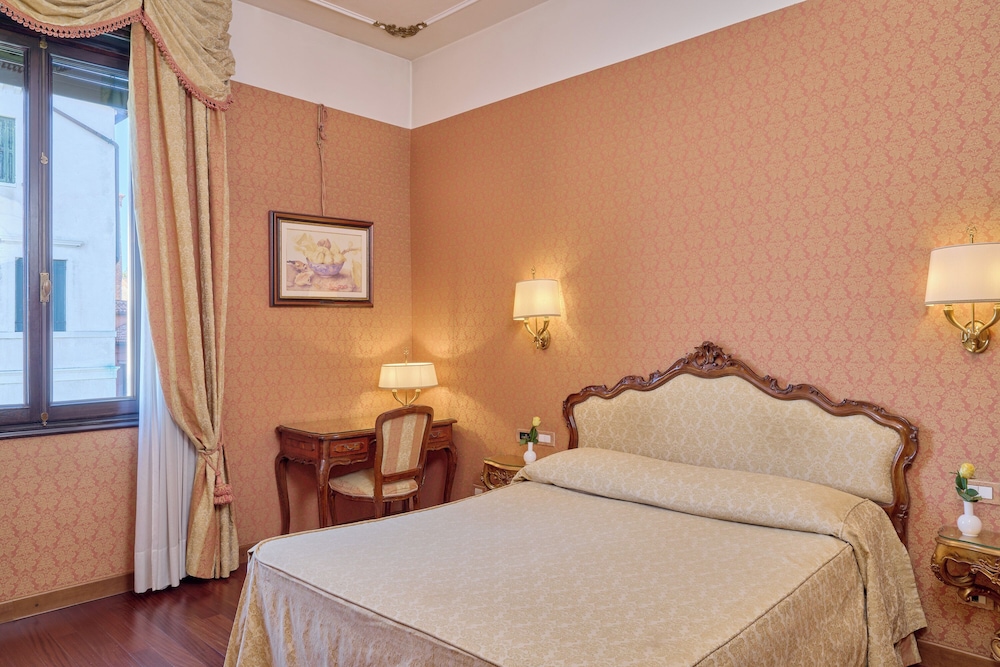 Hotel Locanda Vivaldi — Hotel rooms in Venice, Veneto