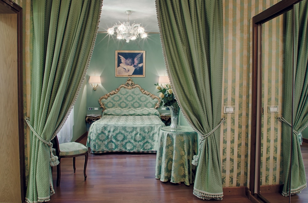 Hotel Locanda Vivaldi — Hotel rooms in Venice, Veneto