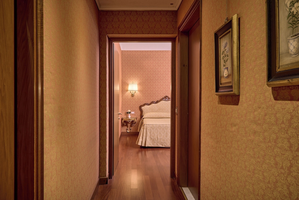 Hotel Locanda Vivaldi — Hotel rooms in Venice, Veneto