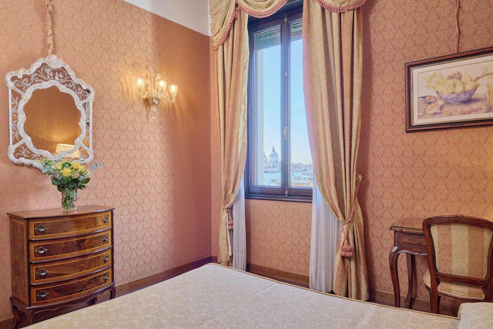 Hotel Locanda Vivaldi — Hotel rooms in Venice, Veneto