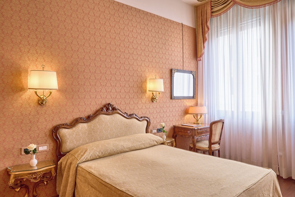 Hotel Locanda Vivaldi — Hotel rooms in Venice, Veneto