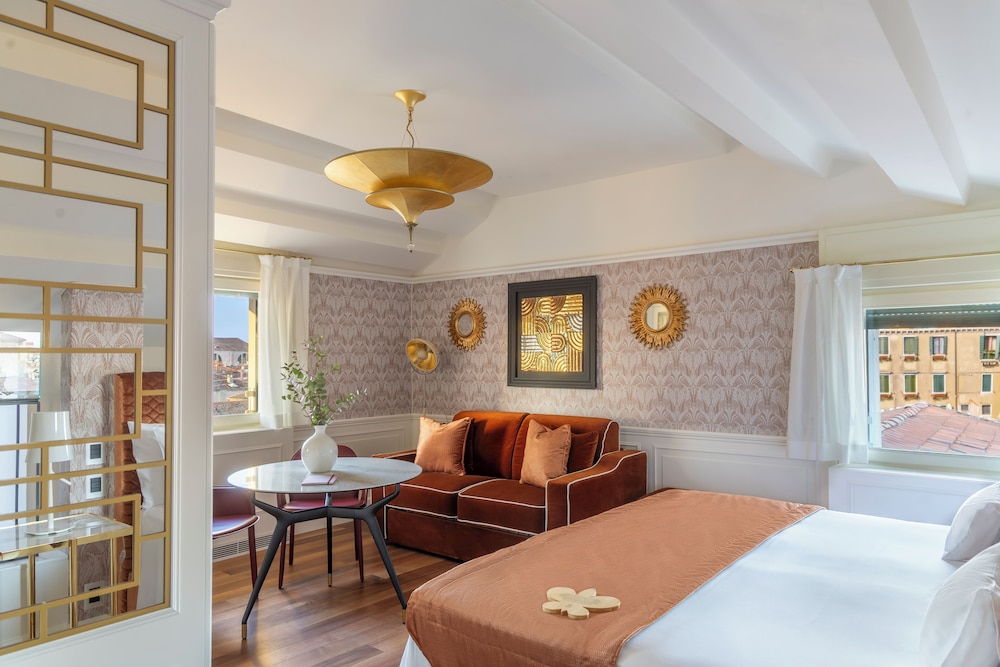 Londra Palace Venezia — Hotel rooms in Venice, Veneto