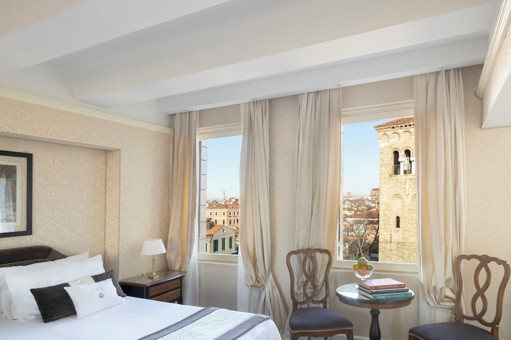 Londra Palace Venezia — Hotel rooms in Venice, Veneto