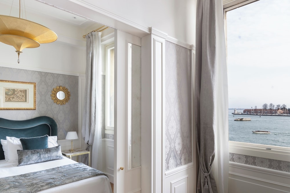 Londra Palace Venezia — Hotel rooms in Venice, Veneto