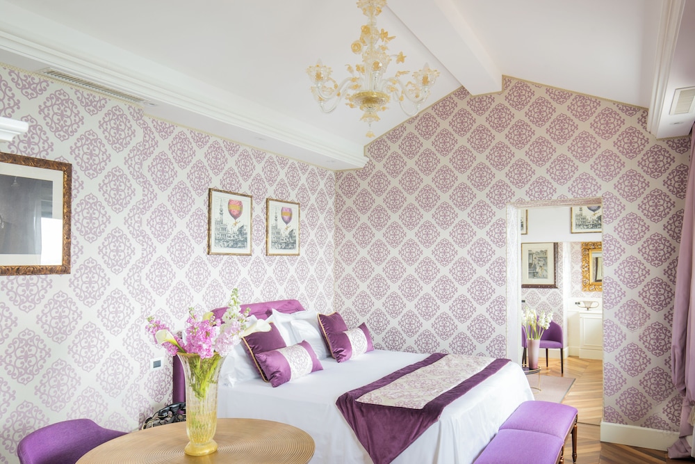 Londra Palace Venezia — Hotel rooms in Venice, Veneto