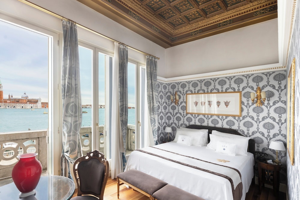 Londra Palace Venezia — Hotel rooms in Venice, Veneto