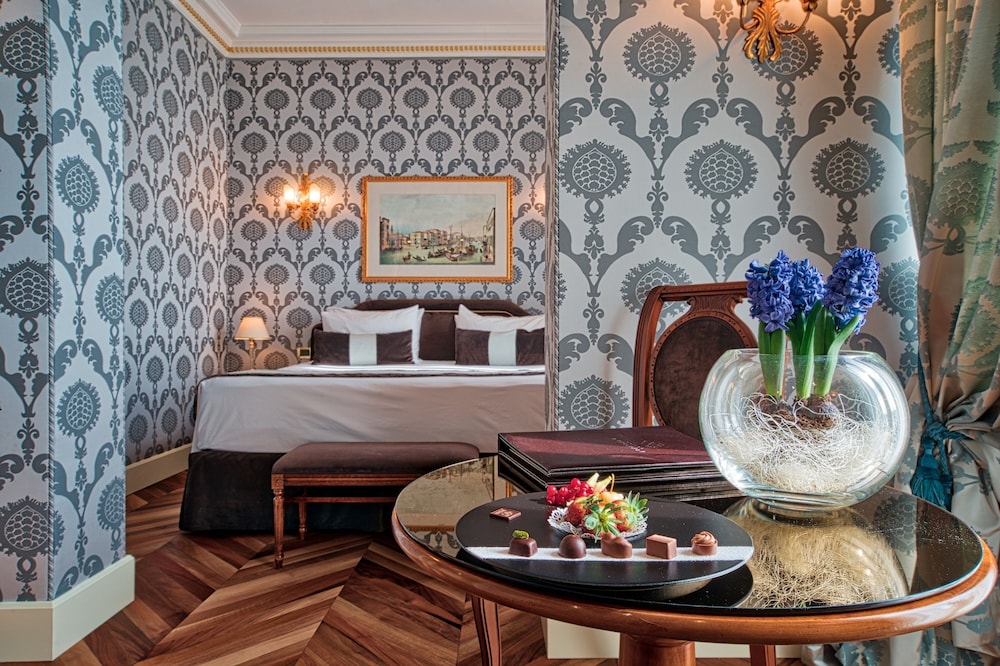 Londra Palace Venezia — Hotel rooms in Venice, Veneto