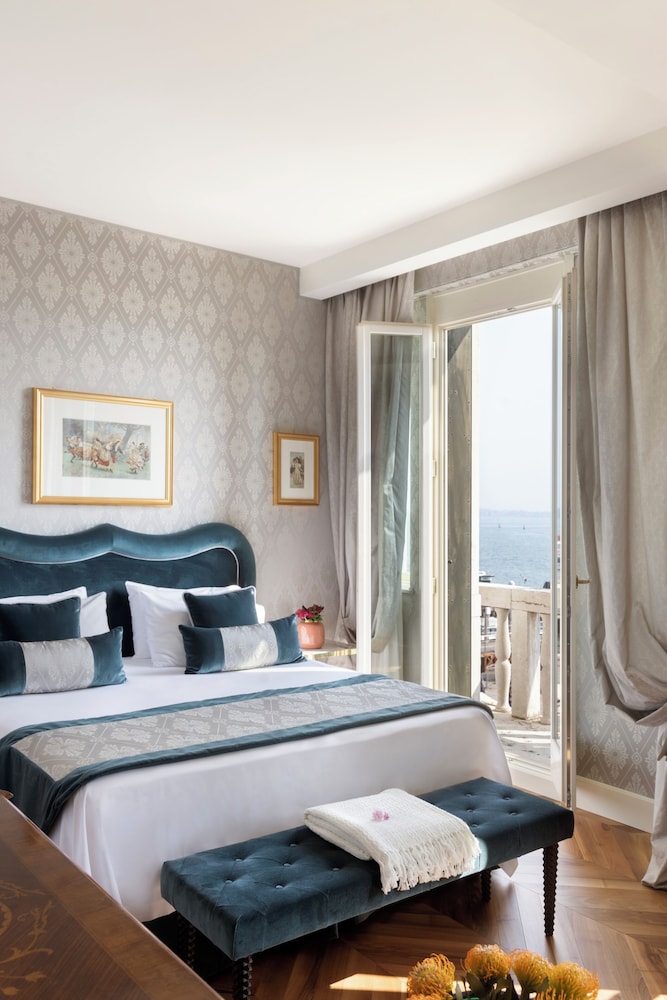 Londra Palace Venezia — Hotel rooms in Venice, Veneto