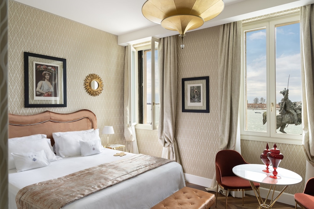 Londra Palace Venezia — Hotel rooms in Venice, Veneto