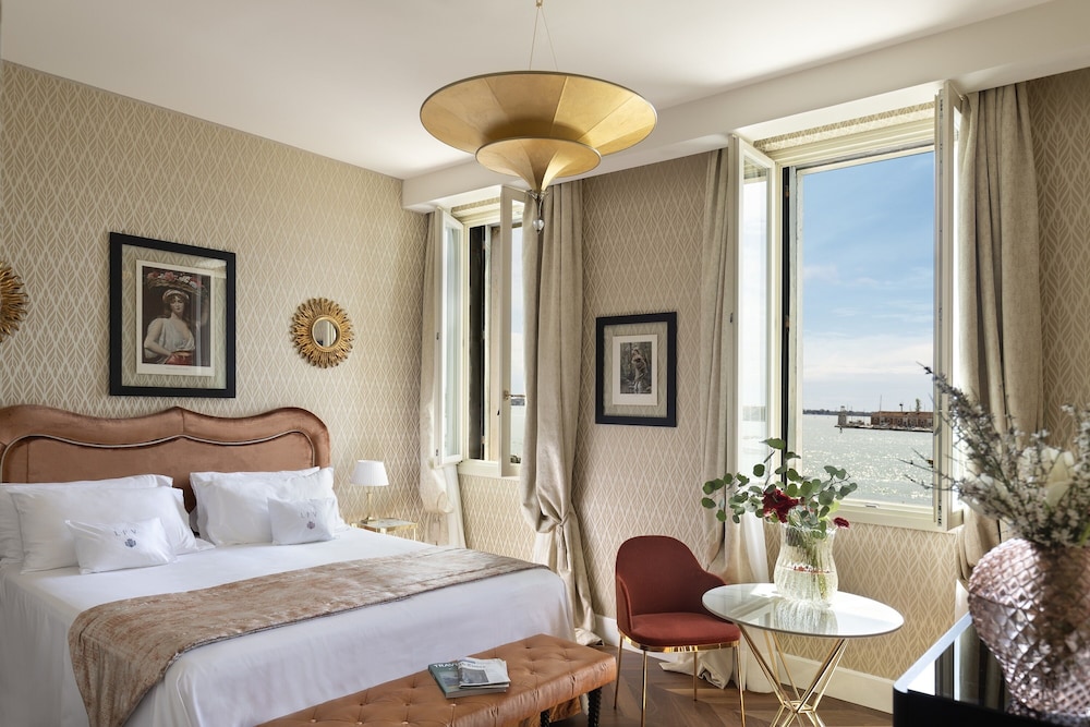 Londra Palace Venezia — Hotel rooms in Venice, Veneto
