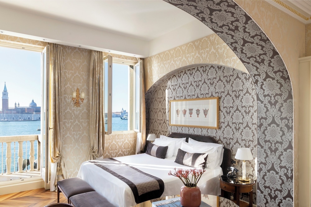 Londra Palace Venezia — Hotel rooms in Venice, Veneto