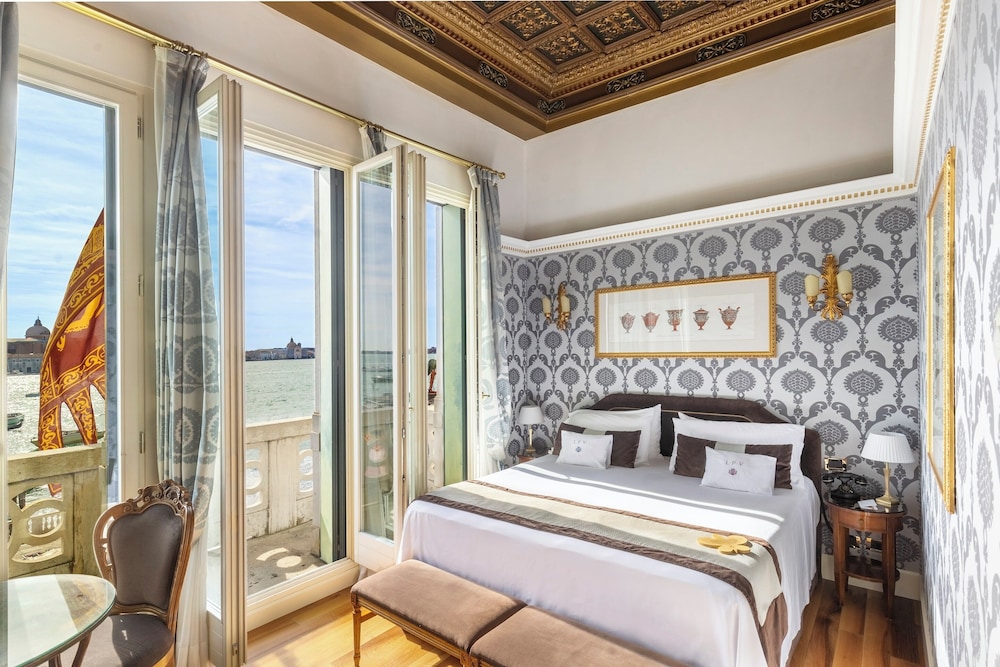 Londra Palace Venezia — Hotel rooms in Venice, Veneto