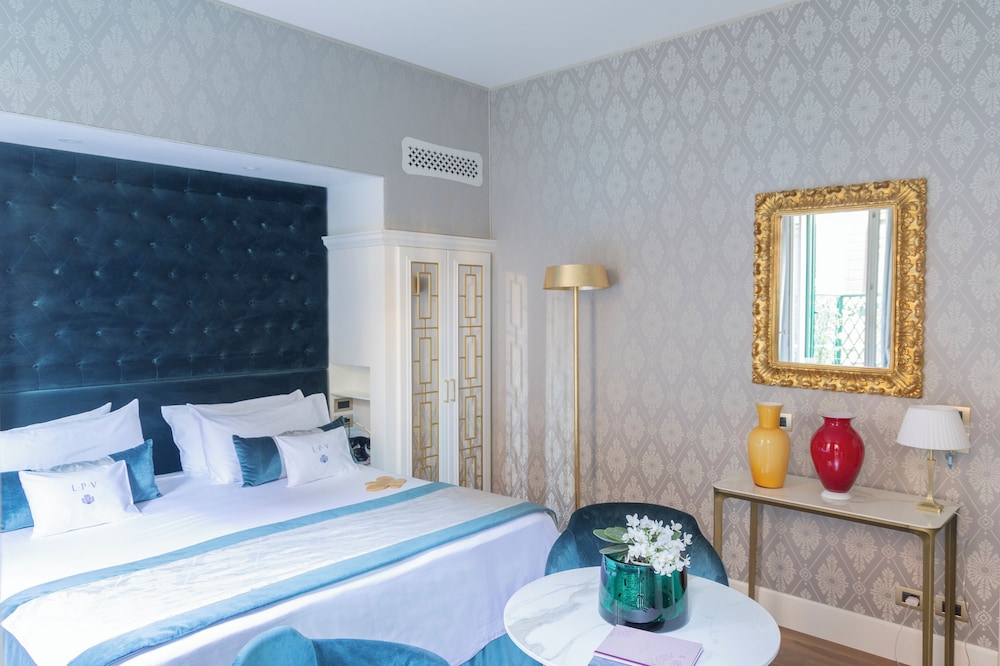 Londra Palace Venezia — Hotel rooms in Venice, Veneto