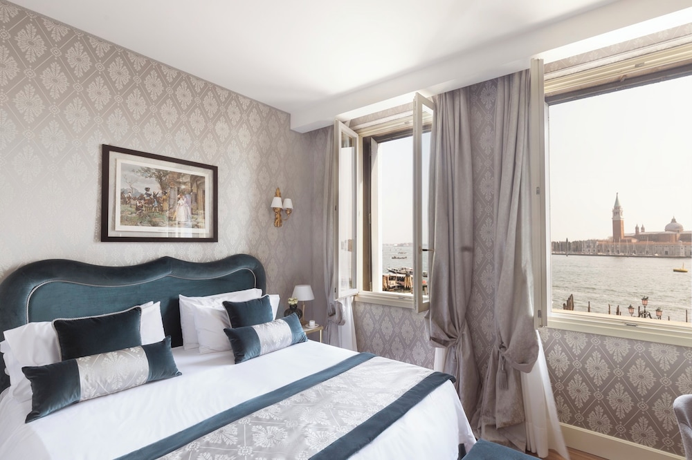 Londra Palace Venezia — Hotel rooms in Venice, Veneto