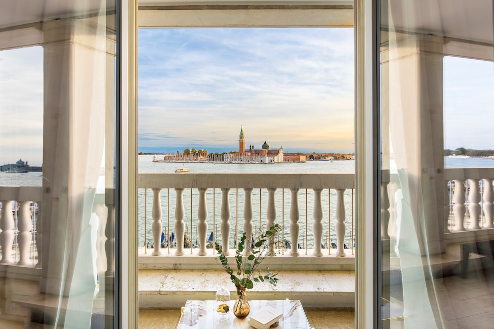 Londra Palace Venezia — Hotel rooms in Venice, Veneto
