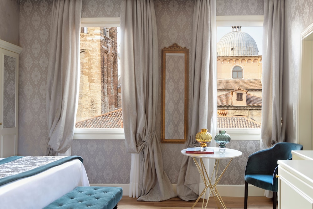 Londra Palace Venezia — Hotel rooms in Venice, Veneto
