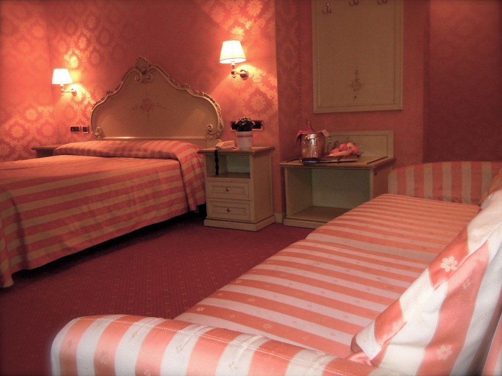 Hotel Lux — Hotel rooms in Venice, Veneto