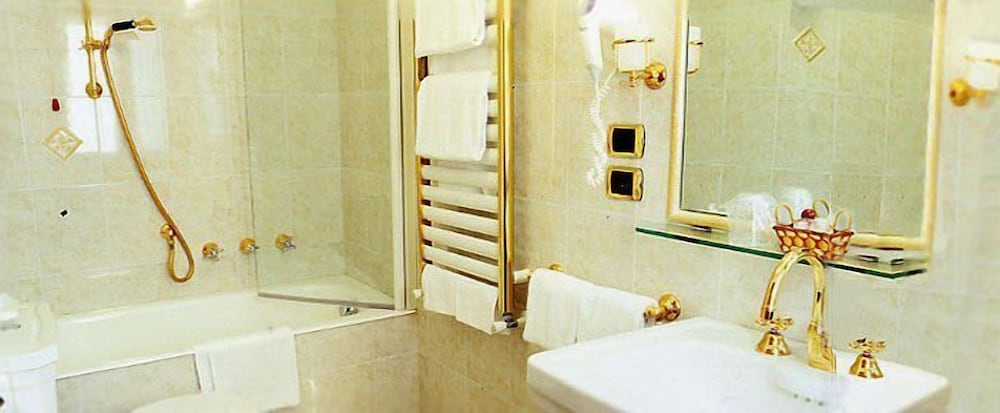 Hotel Lux — Hotel rooms in Venice, Veneto