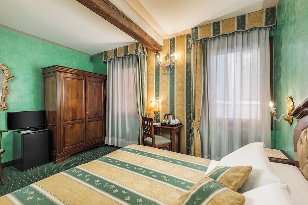 Hotel Marconi — Hotel rooms in Venice, Veneto
