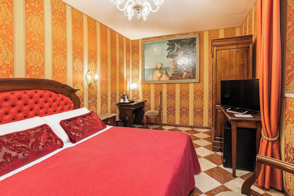 Hotel Marconi — Hotel rooms in Venice, Veneto