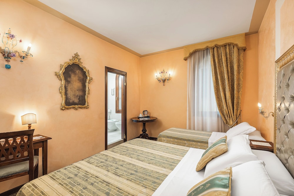 Hotel Marconi — Hotel rooms in Venice, Veneto