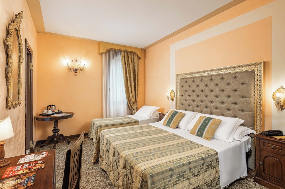 Hotel Marconi — Hotel rooms in Venice, Veneto