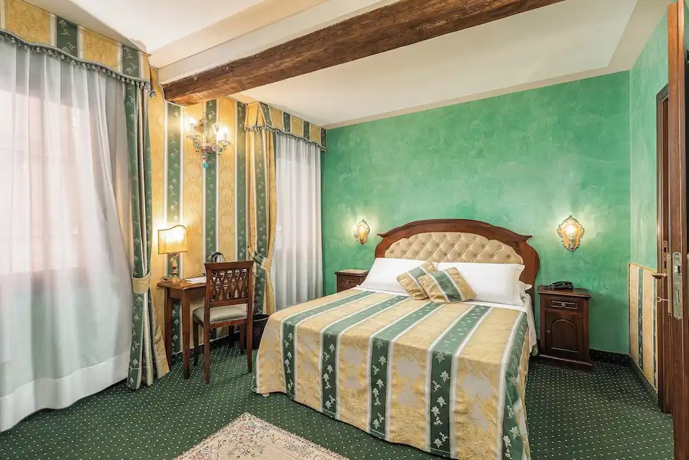 Hotel Marconi — Hotel rooms in Venice, Veneto