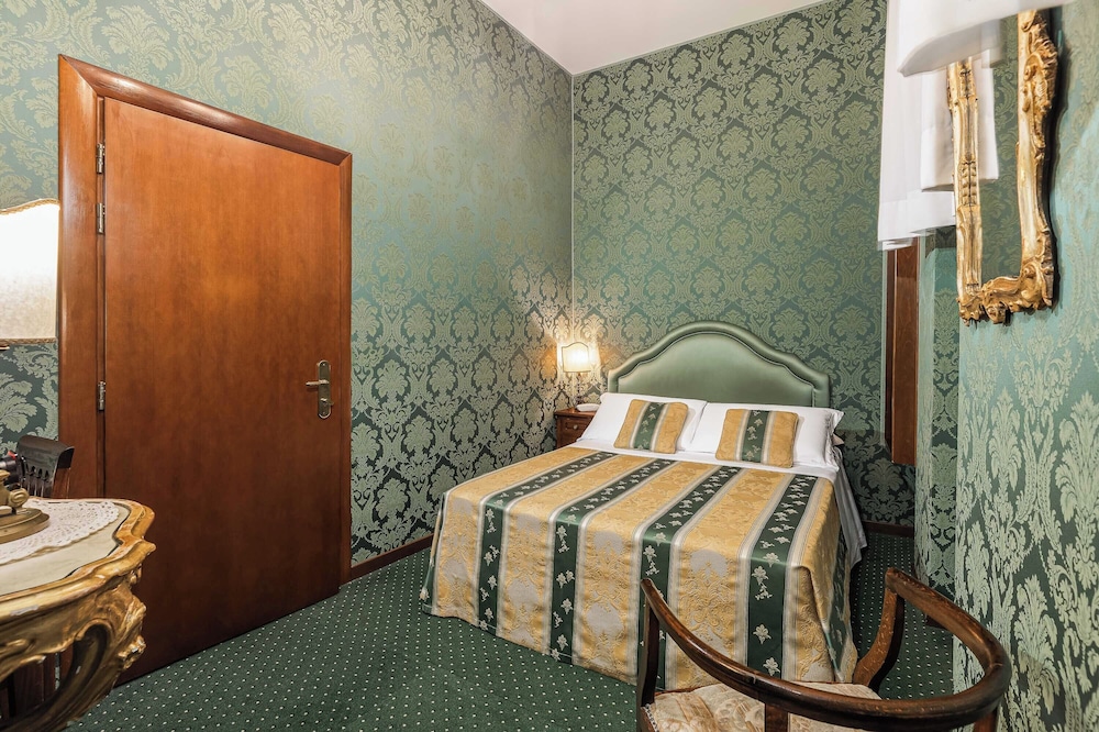 Hotel Marconi — Hotel rooms in Venice, Veneto