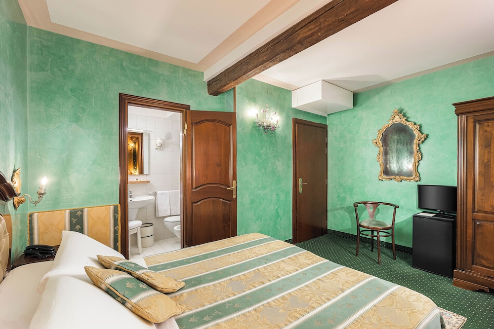 Hotel Marconi — Hotel rooms in Venice, Veneto