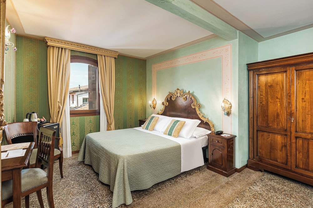 Hotel Marconi — Hotel rooms in Venice, Veneto