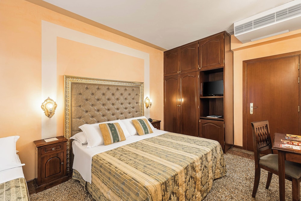 Hotel Marconi — Hotel rooms in Venice, Veneto