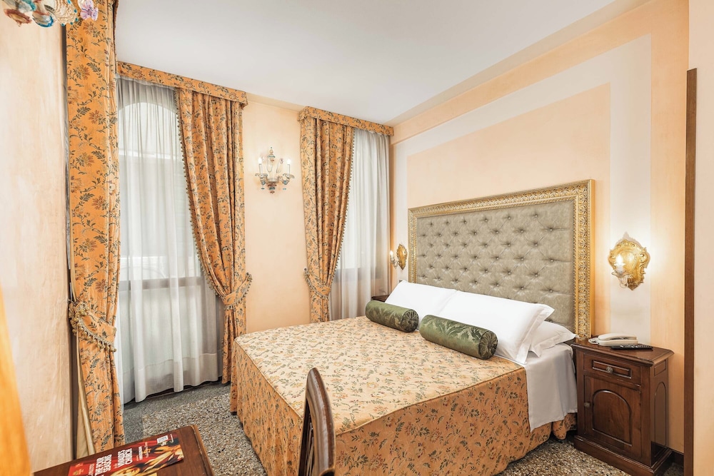 Hotel Marconi — Hotel rooms in Venice, Veneto