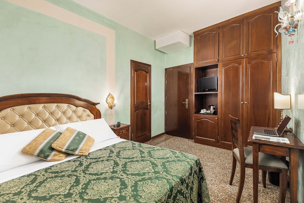 Hotel Marconi — Hotel rooms in Venice, Veneto