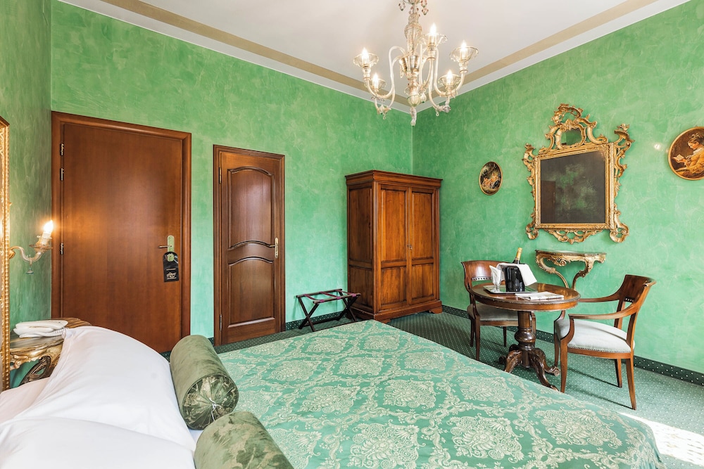 Hotel Marconi — Hotel rooms in Venice, Veneto