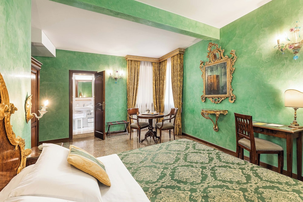 Hotel Marconi — Hotel rooms in Venice, Veneto