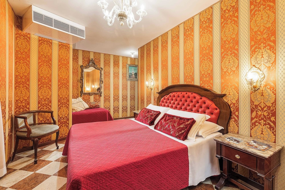 Hotel Marconi — Hotel rooms in Venice, Veneto