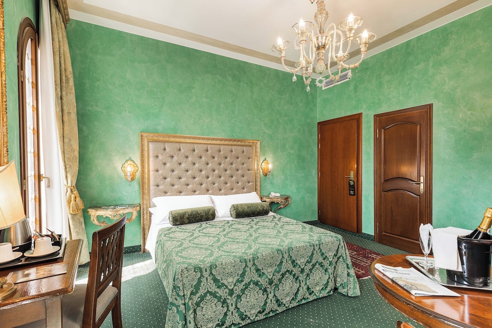 Hotel Marconi — Hotel rooms in Venice, Veneto