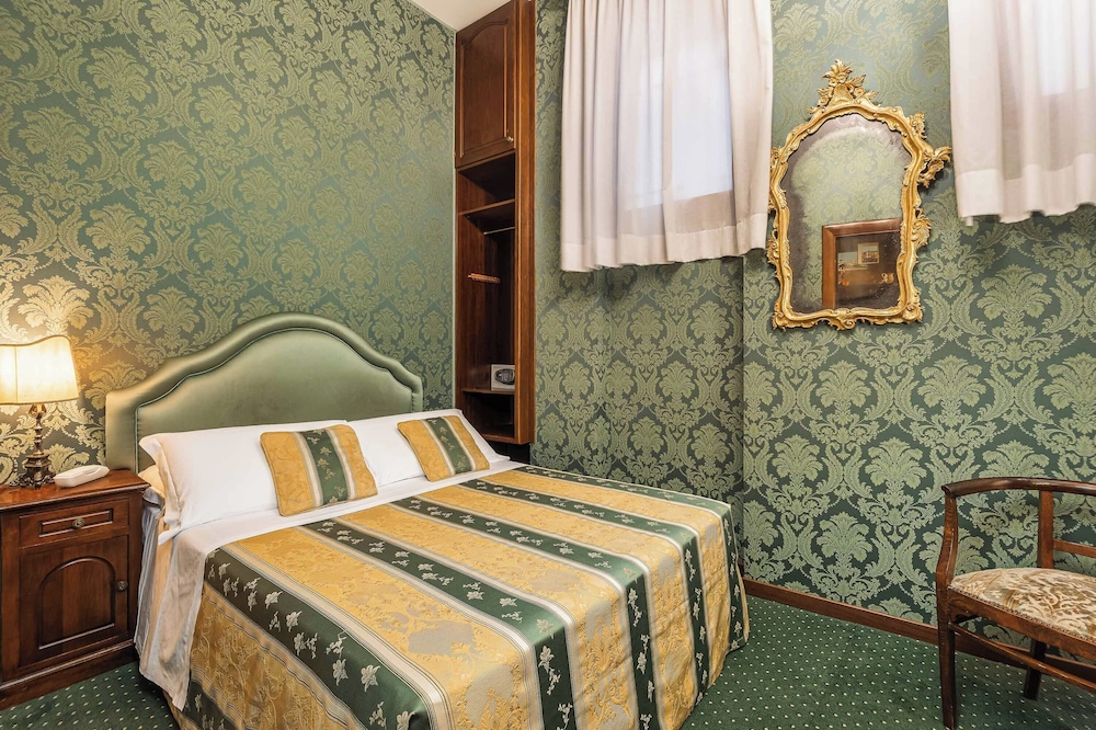 Hotel Marconi — Hotel rooms in Venice, Veneto