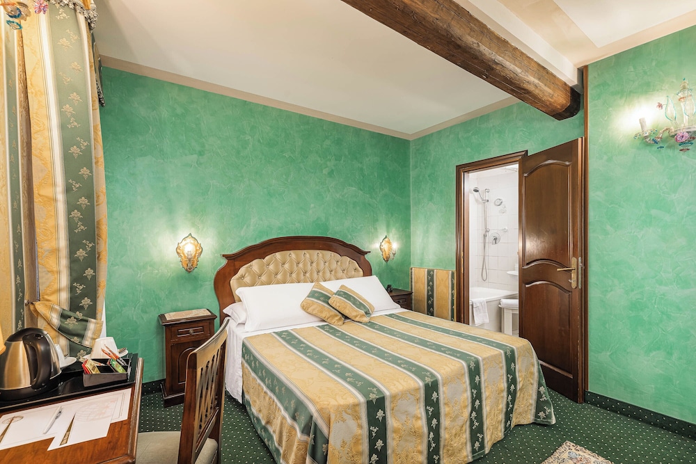 Hotel Marconi — Hotel rooms in Venice, Veneto