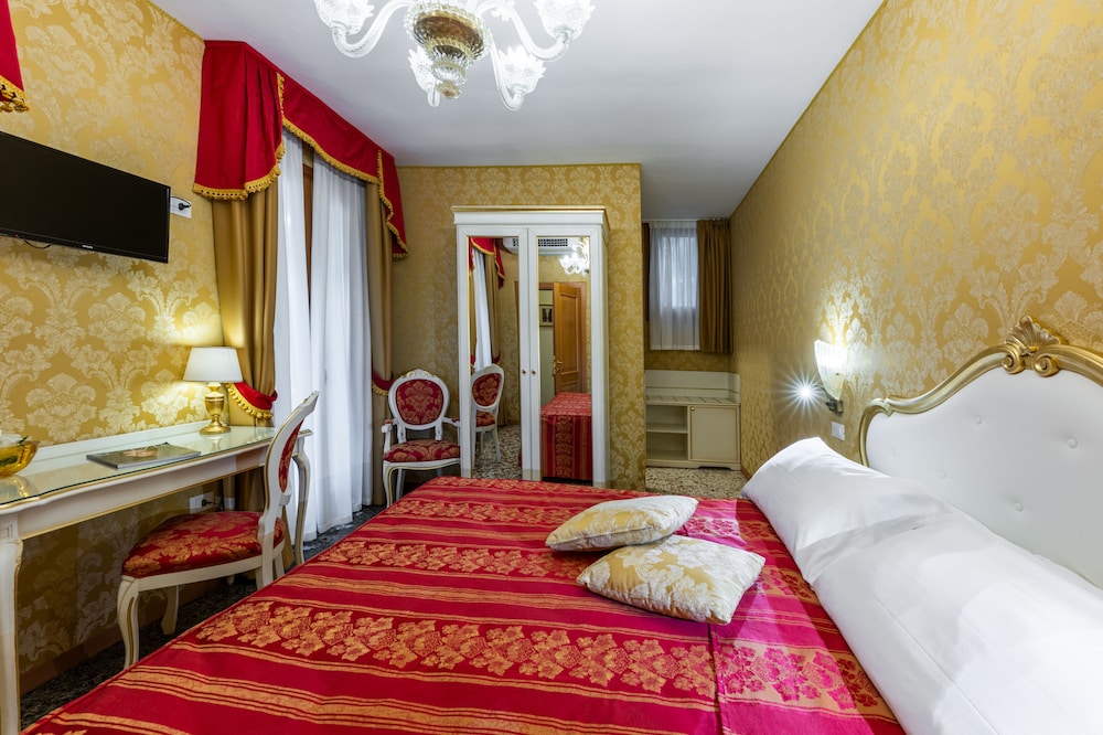 Il Mercante Di Venezia Hotel — Hotel rooms in Venice, Veneto
